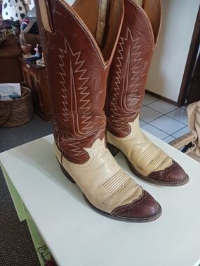 Tony Lama Two-Tone Brown and Cream Western Cowboy Boots Narrow Fit.